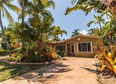 Palm Terrace home, near Rockin' Jump Trampoline Park in Fort Lauderdale