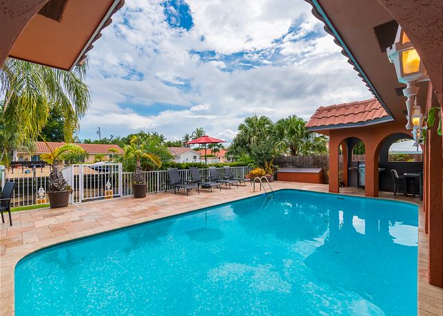 Bermuda Riviera Pool